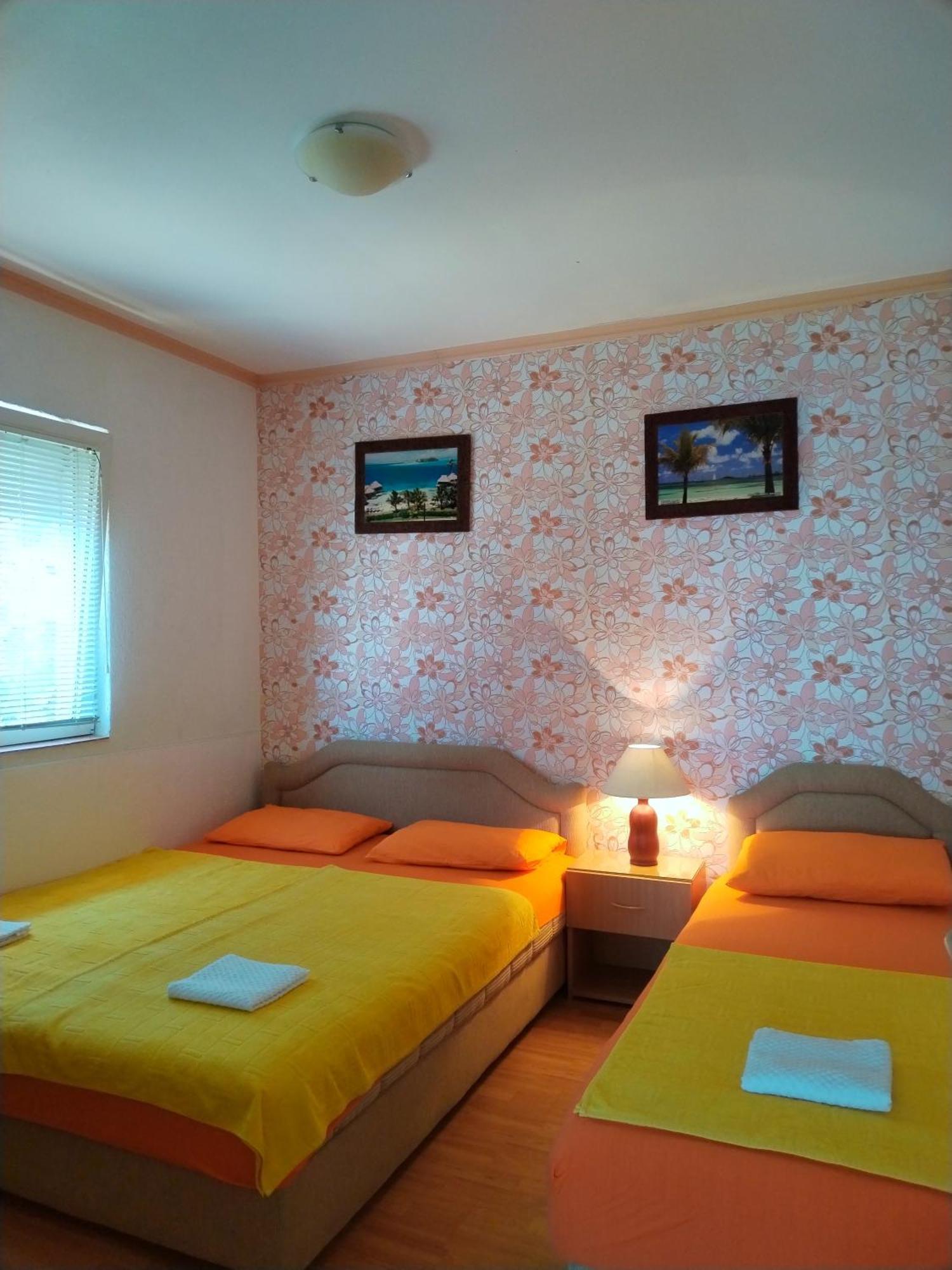 Apartmani Ljubica Utjeha Exterior photo