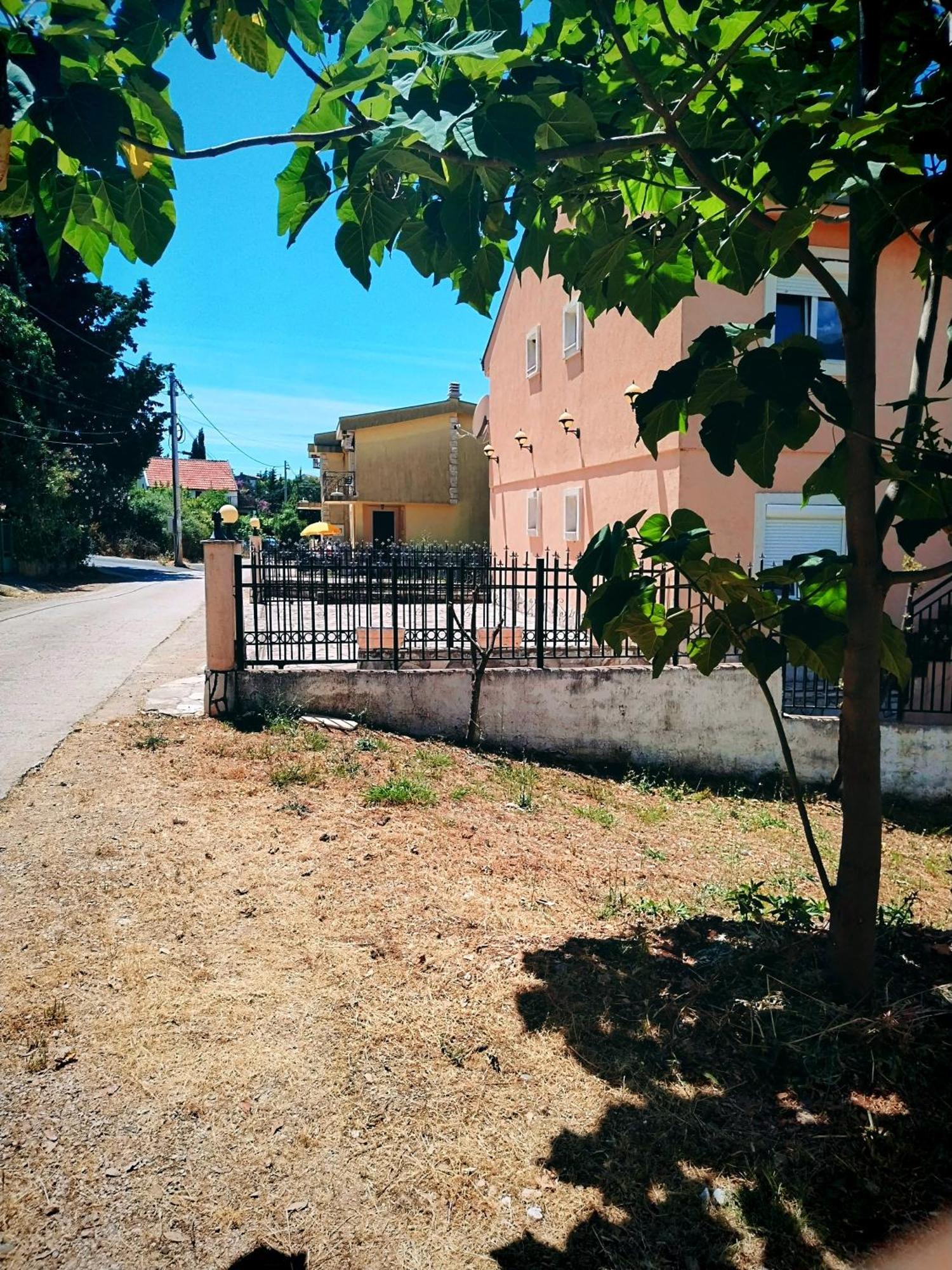Apartmani Ljubica Utjeha Exterior photo