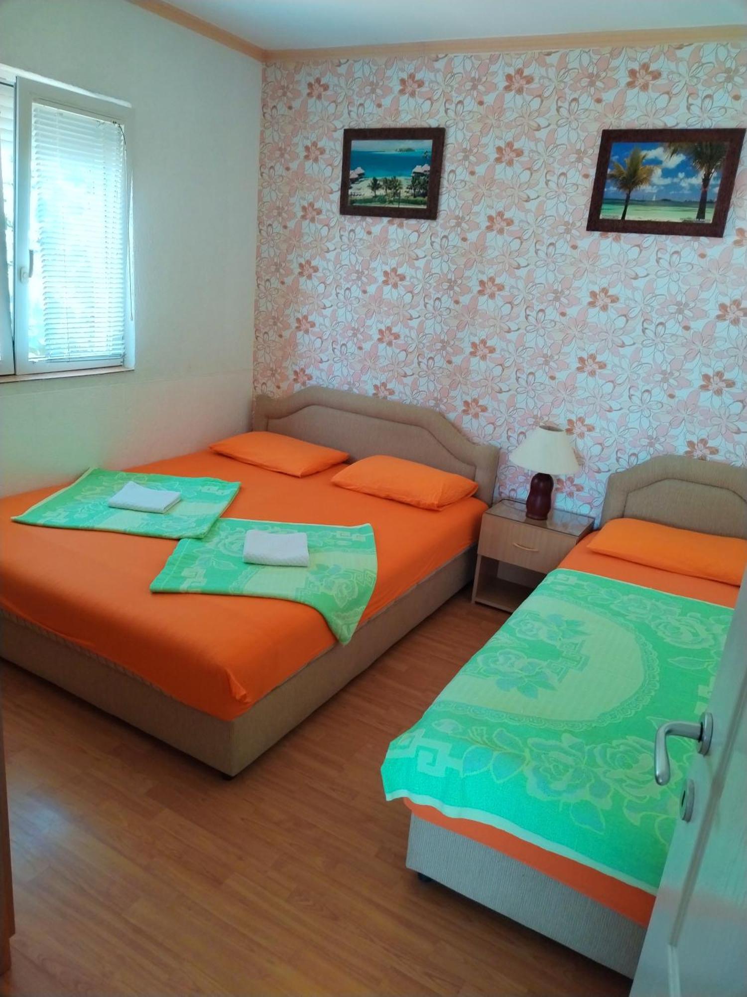 Apartmani Ljubica Utjeha Exterior photo